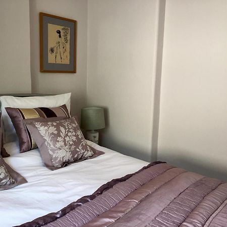 Luxury 2 Bed Apartment With Free Parking 勒德洛 外观 照片