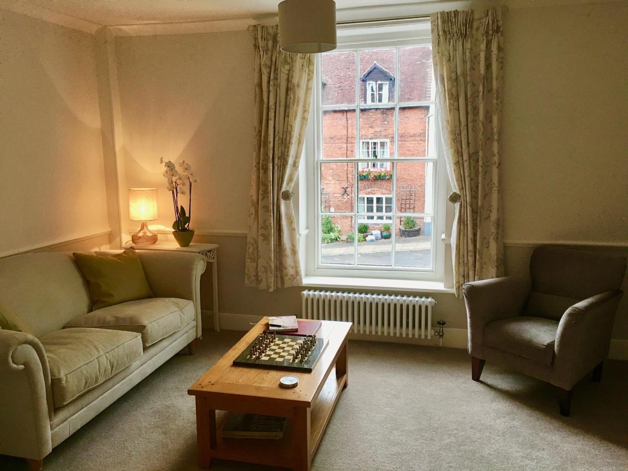 Luxury 2 Bed Apartment With Free Parking 勒德洛 外观 照片