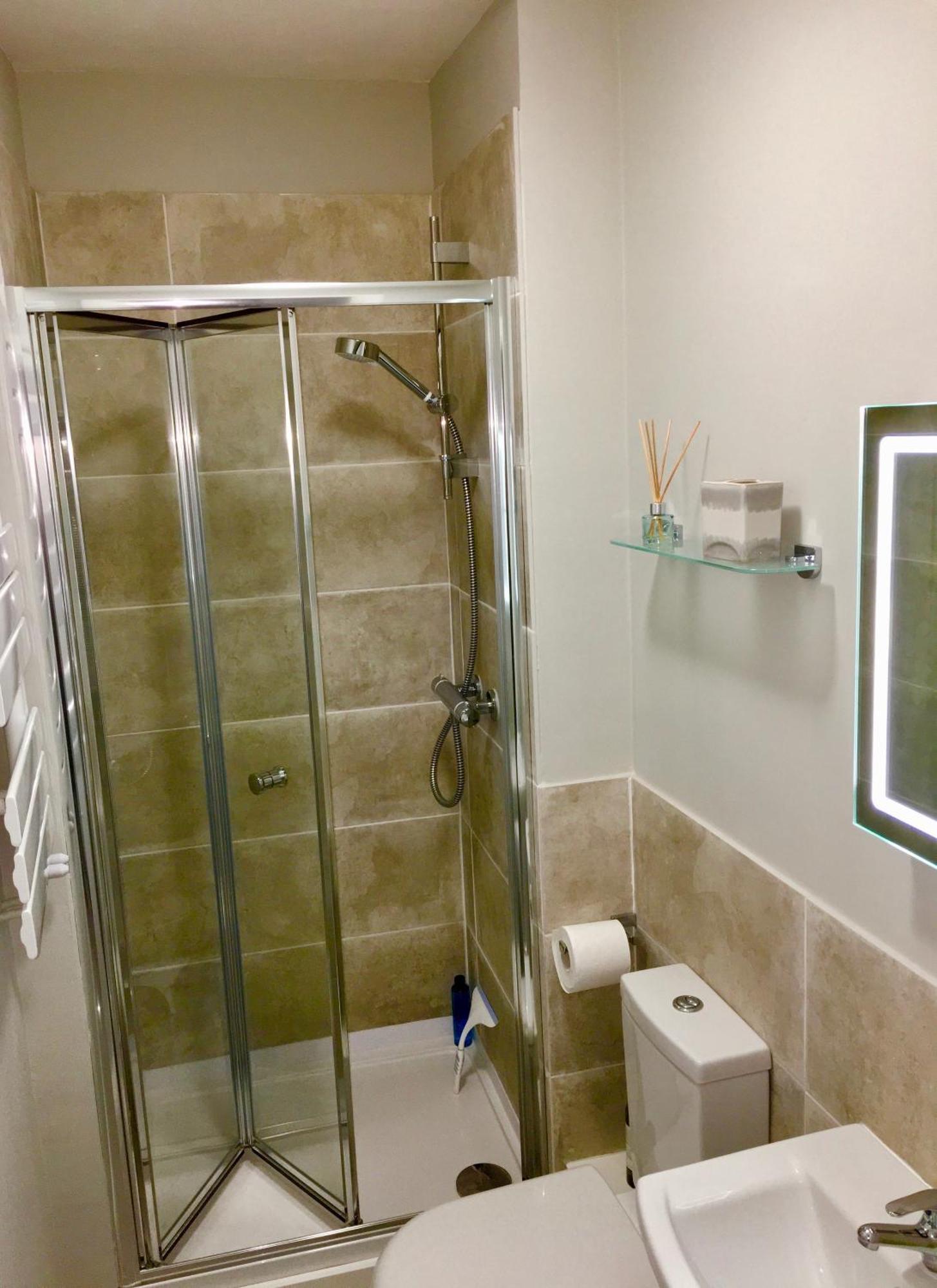 Luxury 2 Bed Apartment With Free Parking 勒德洛 外观 照片